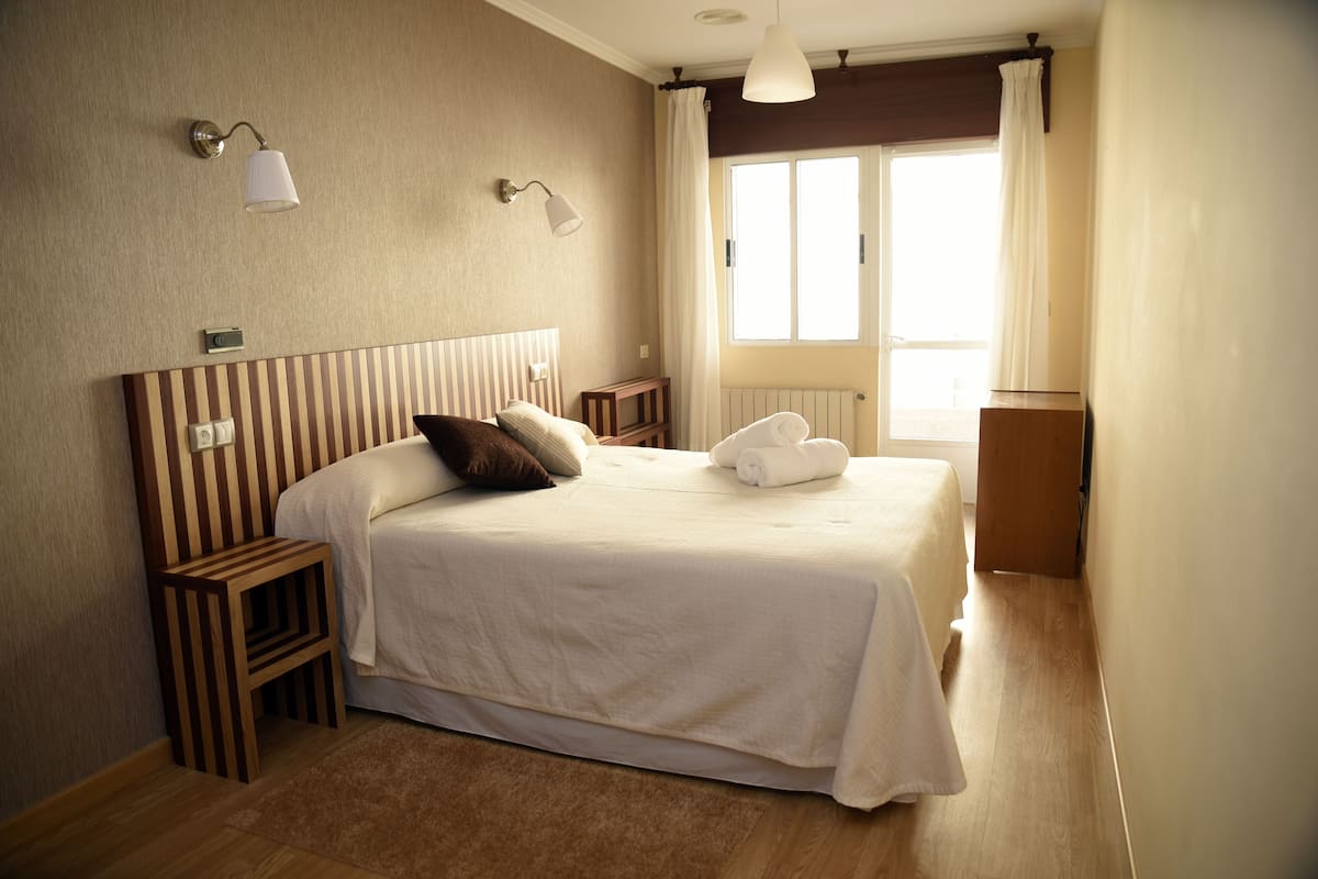 double room | free wifi, bed sheets