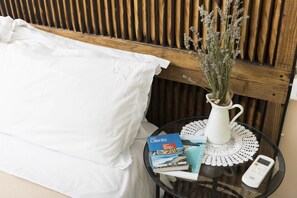 Tweepersoonskamer (Lavanda) | Luxe beddengoed, een laptopwerkplek, verduisterende gordijnen