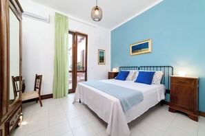 Premium bedding, laptop workspace, blackout curtains, rollaway beds - Albachiara Casa Di Campagna B&B (Ogliastro Cilento)