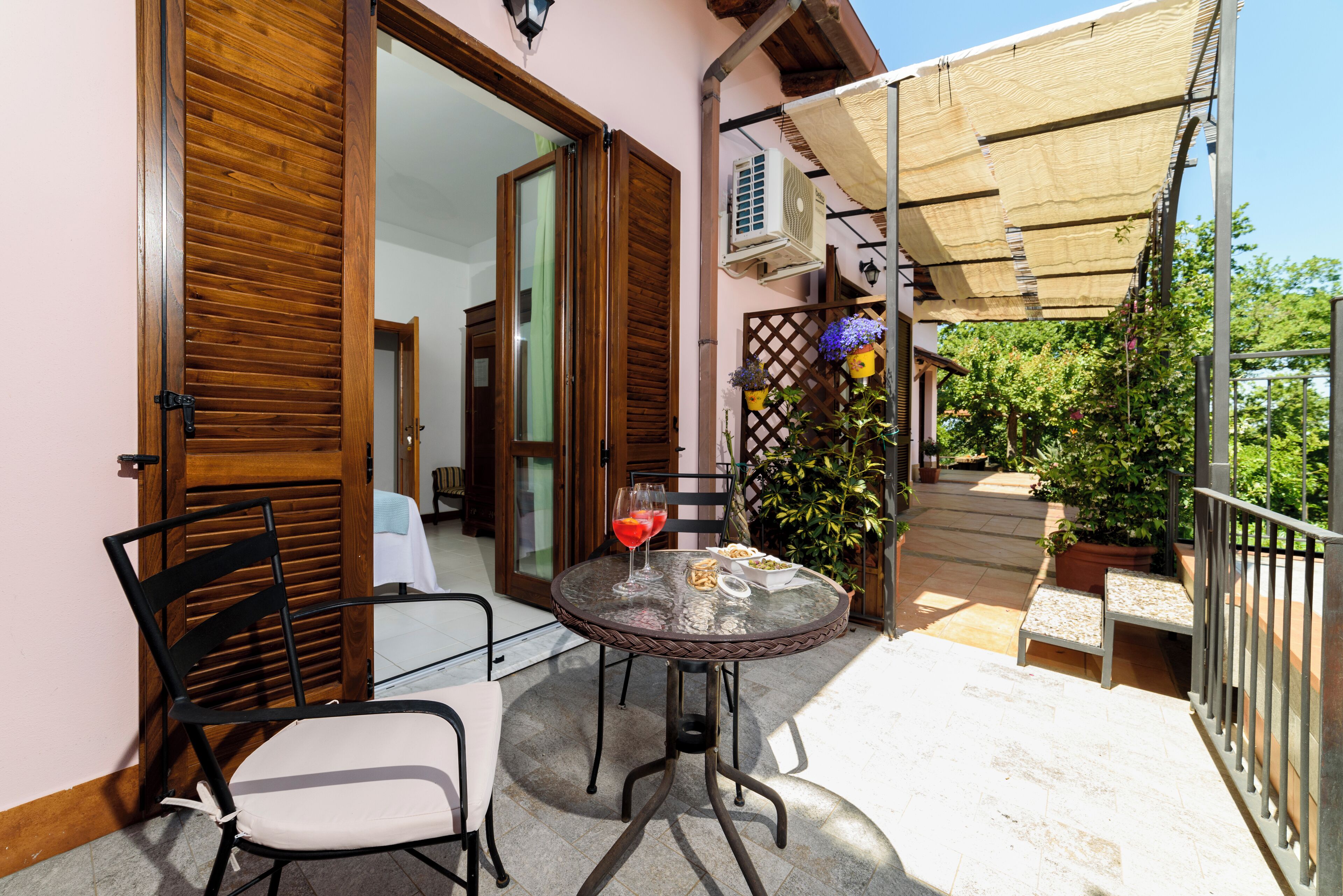 Deluxe-Zimmer (Girasole) | Hochwertige Bettwaren, laptopgeeigneter Arbeitsplatz