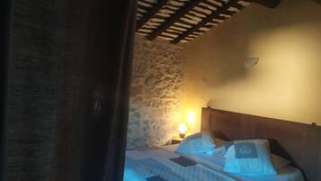 Family Quadruple Room, Private Bathroom (Colline - 2eme Etage) | Select Comfort beds, soundproofing, free cots/infant beds, free WiFi