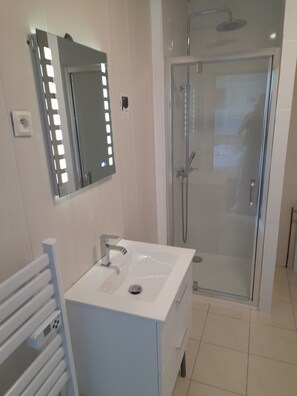 Comfort Double Room | Bathroom