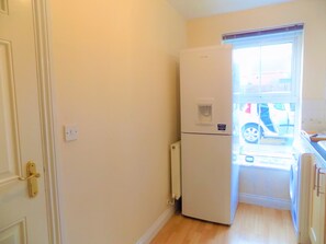 Classic Apartment, 4 Bedrooms | Private kitchen