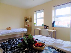 Classic-huoneisto, 4 makuuhuonetta | 1 makuuhuone, työpöytä, ilmainen Wi-Fi, vuodevaatteet