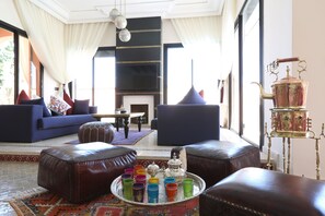Villa, 5 rooms | Living room | Flat-screen TV, fireplace - Villa Zahoua (Marrakech)