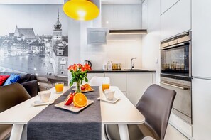 Apartment | Private kitchenette | Full-size fridge, oven, stovetop, dishwasher