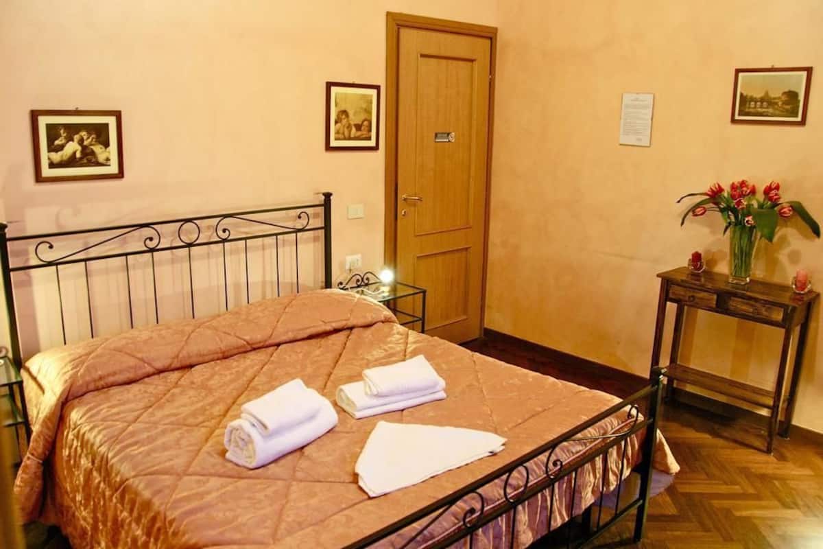 Habitación doble | Decoración personalizada y muebles diferentes