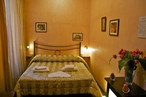 Double Room | Individually decorated, individually furnished, iron/ironing board - B&B Desiderio di Roma (Rome)