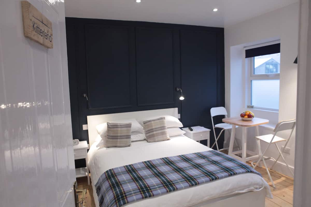 Double Room, Kitchenette | Blackout drapes, iron/ironing board, free WiFi