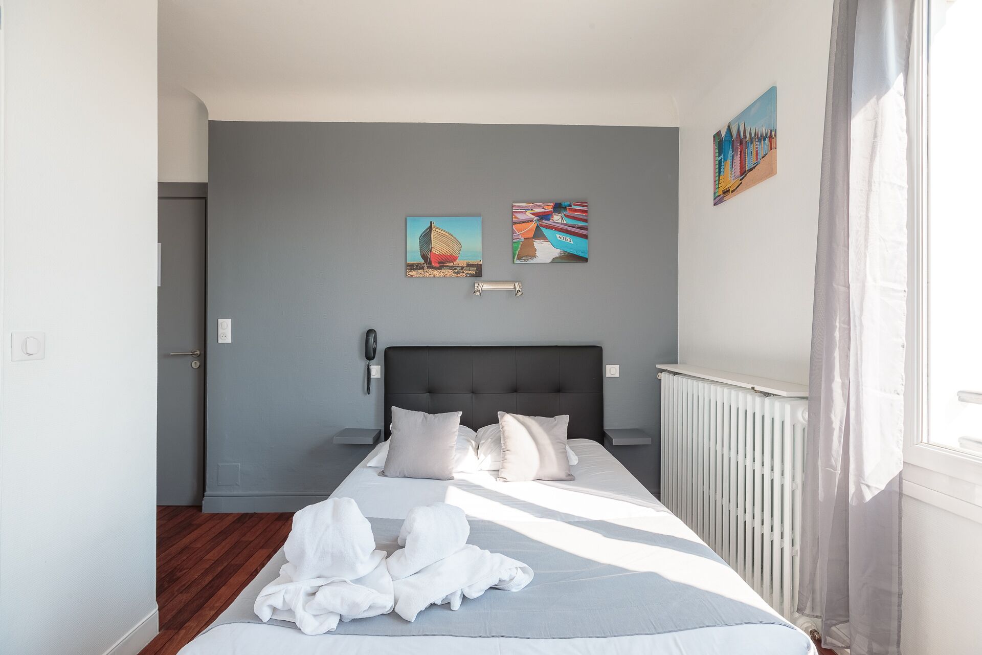 double room | 1 bedroom, individually decorated, individually furnished, desk