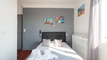 Double Room | Individually decorated, individually furnished, desk, iron/ironing board