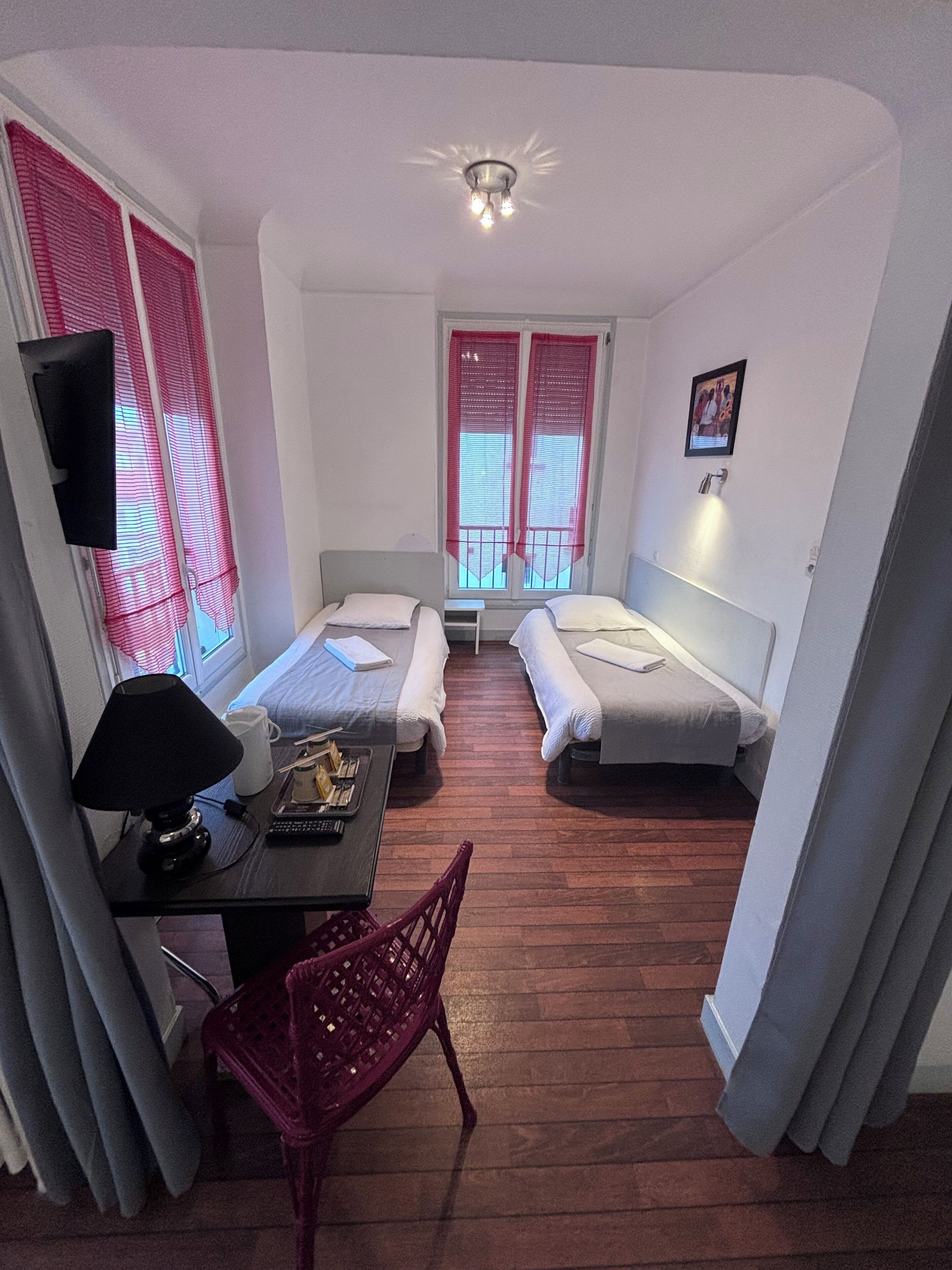 quadruple room | 1 bedroom, individually decorated, individually furnished, desk