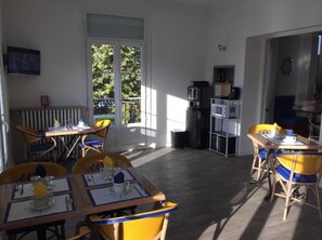 Flat-screen TV - Le Crystal Hôtel (Royan)