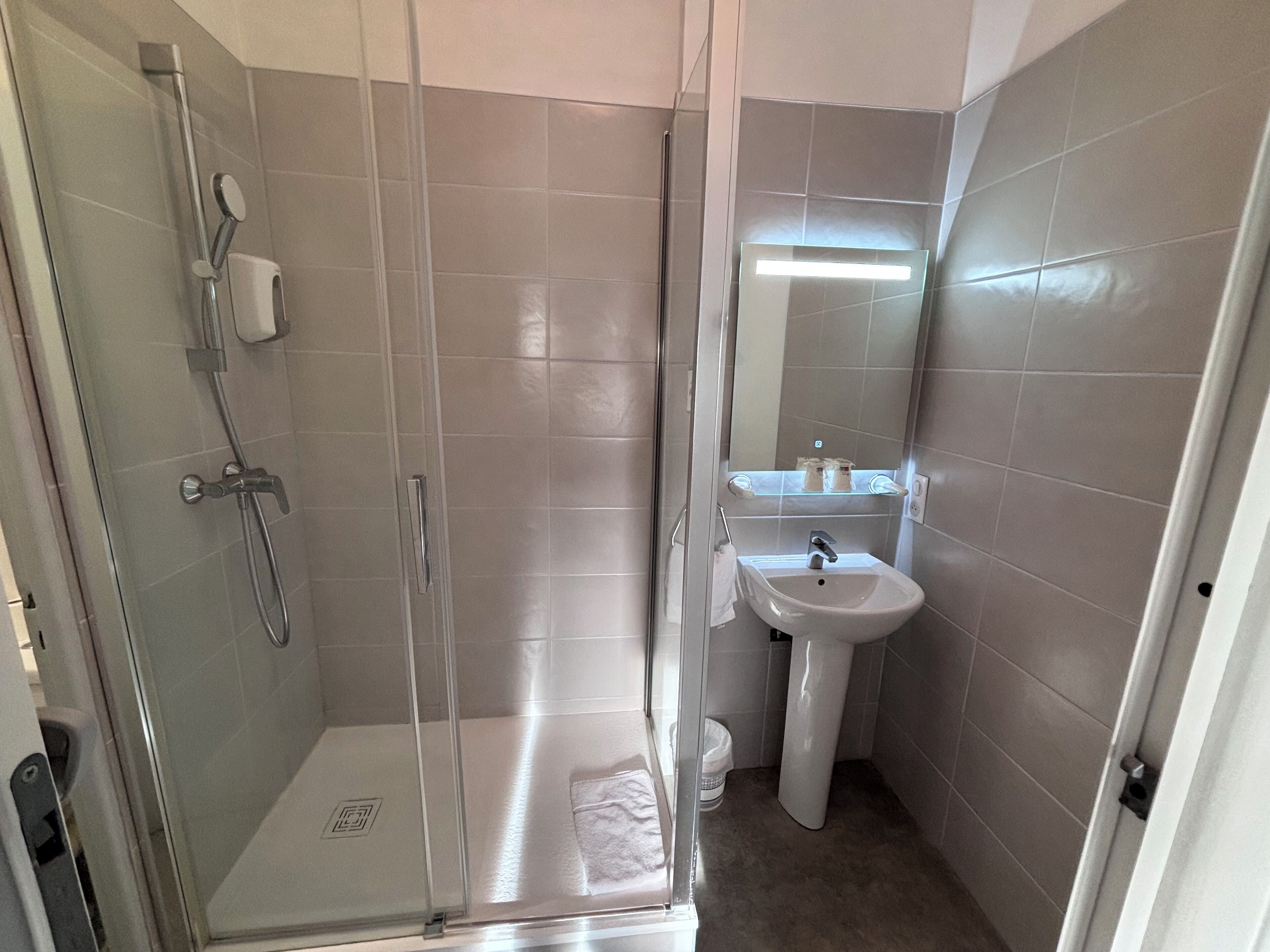 double room | bathroom | shower, free toiletries, hair dryer, towels