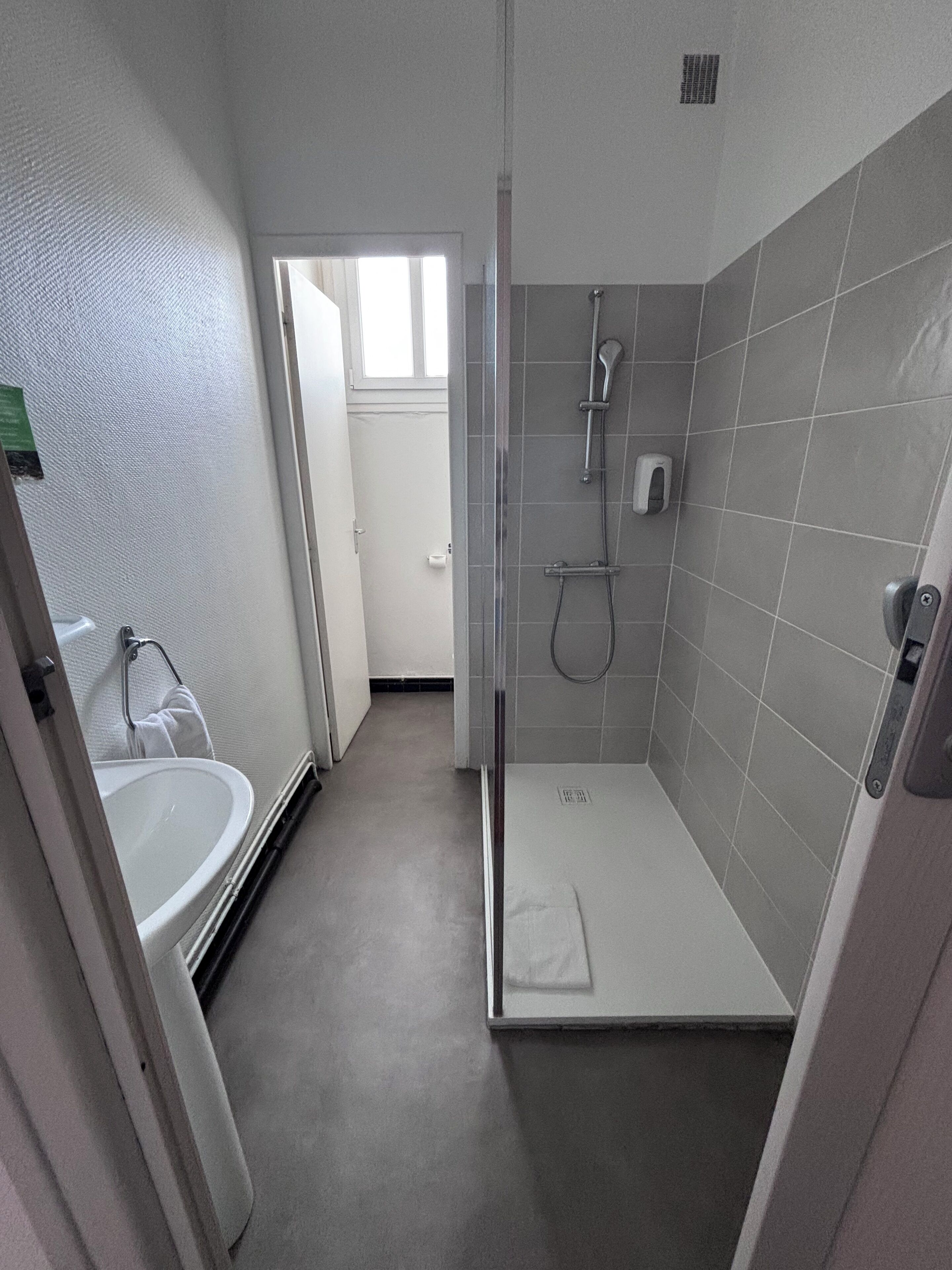 double room | 1 bedroom, individually decorated, individually furnished, desk