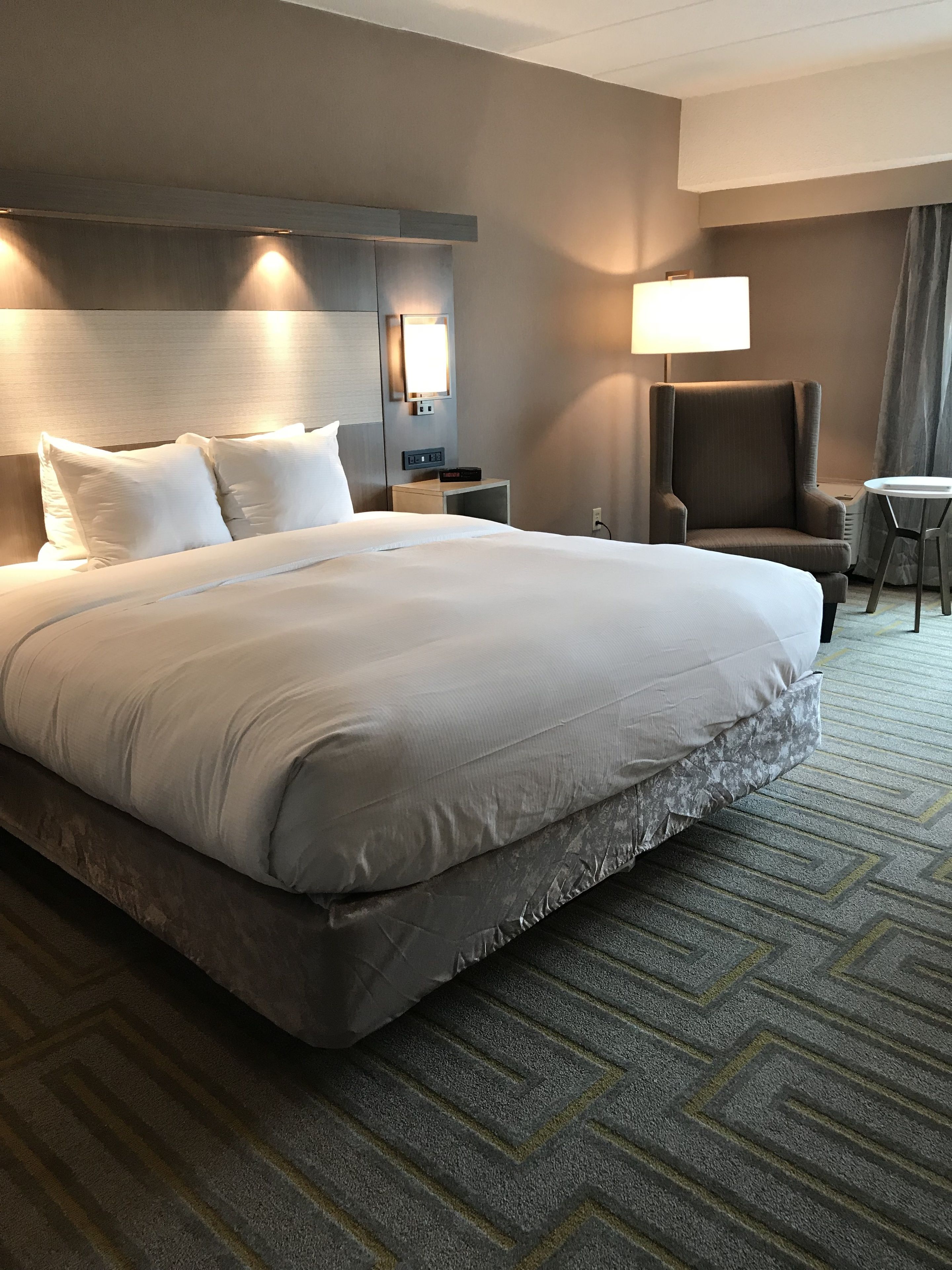 Standardzimmer, 1 King-Bett | Zimmersafe, Schreibtisch, Bügeleisen/Bügelbrett, kostenloses WLAN