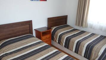 2 bedrooms, desk, iron/ironing board, bed sheets