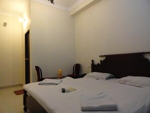 1 多间卧室、高档床上用品、客房内保险箱、办公桌