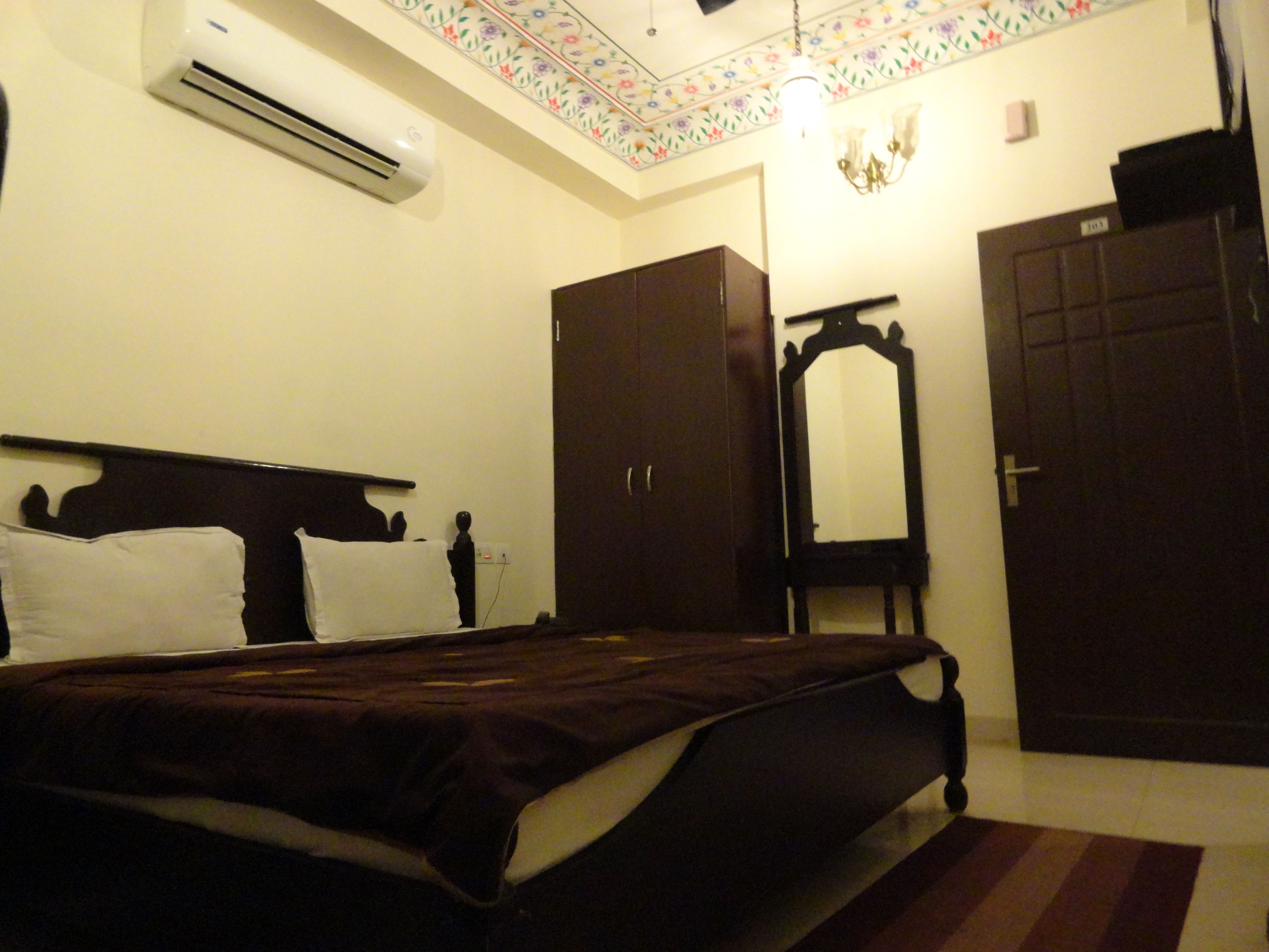 Deluxe Double Room, Mountain View | 1 bedroom, premium bedding, in-room safe, desk