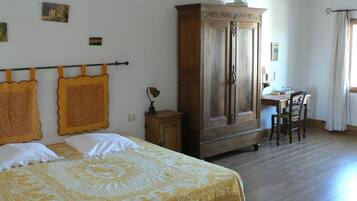 Dreibettzimmer | Hochwertige Bettwaren, individuell dekoriert, individuell eingerichtet