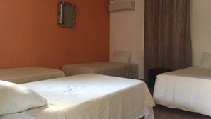 Basic Triple Room, Multiple Beds