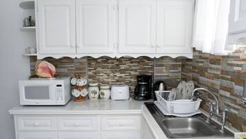 Apartment, Garden View | Private kitchen