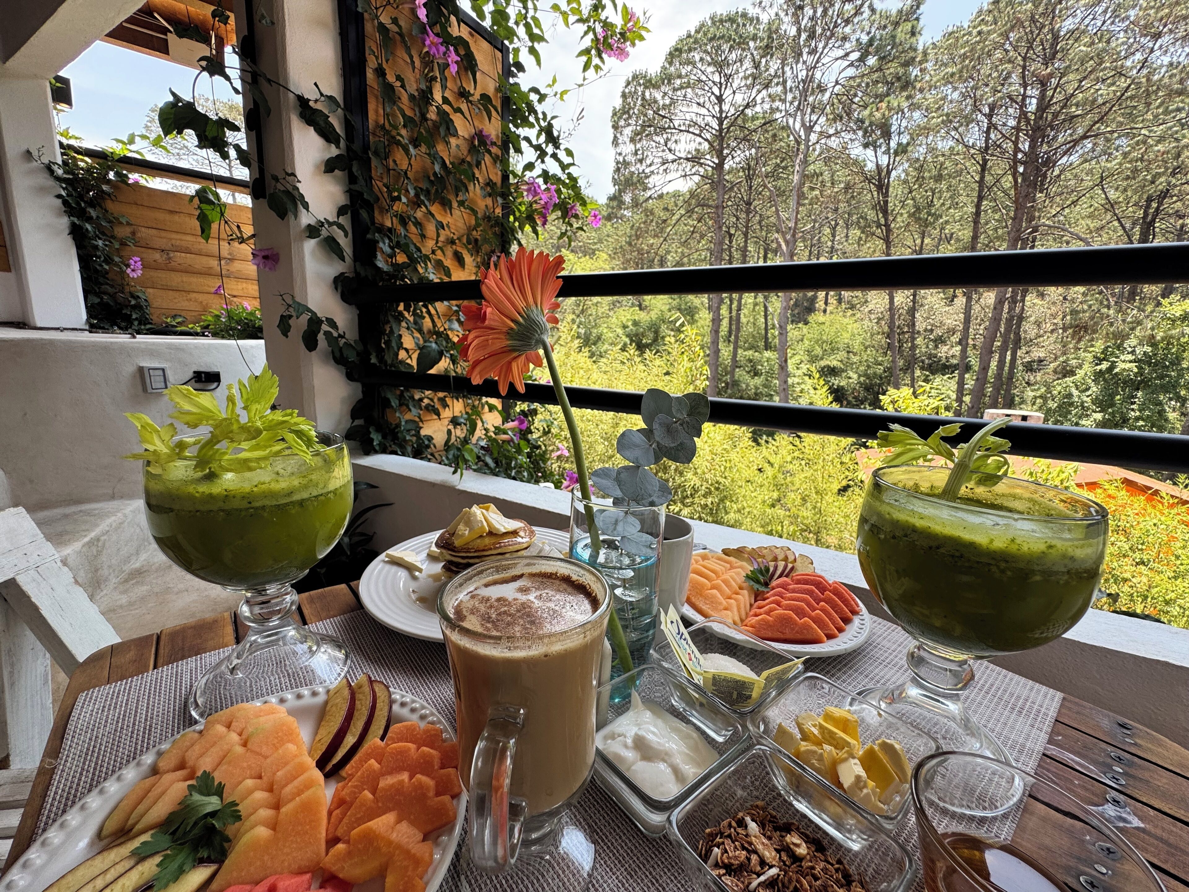 Desayuno a la carta todos los días (con cargo) 