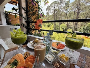 Desayuno a la carta todos los días (con cargo)