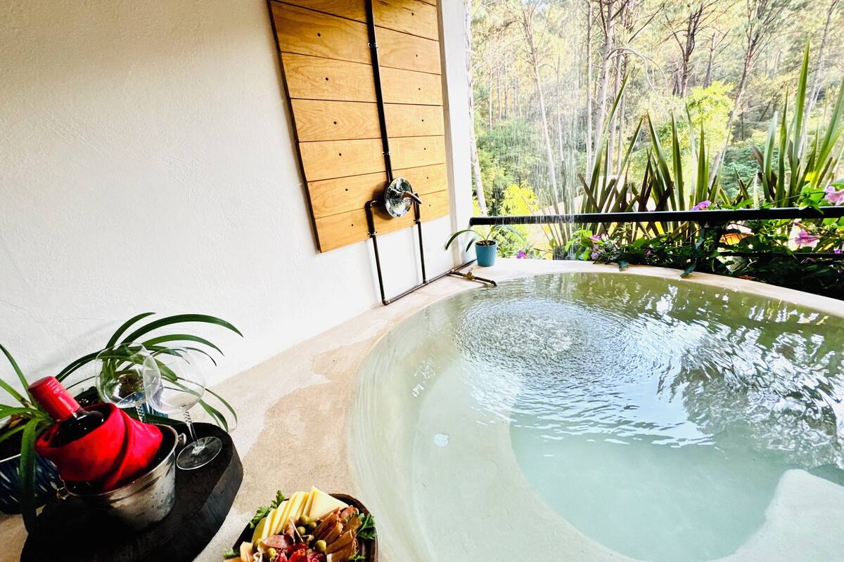 Suite, idromassaggio, vista giardino | Vasca idromassaggio privata