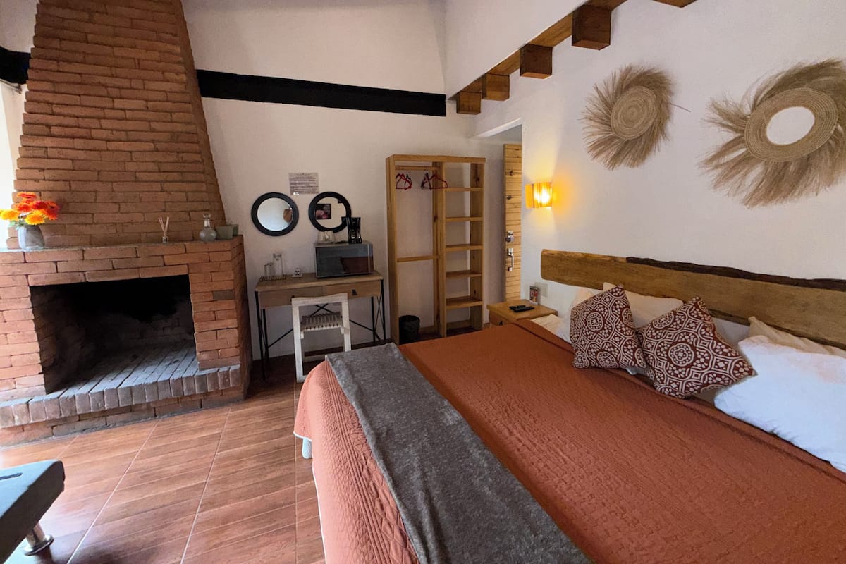 Superior Room, 1 King Bed | Desk, laptop workspace, bed sheets