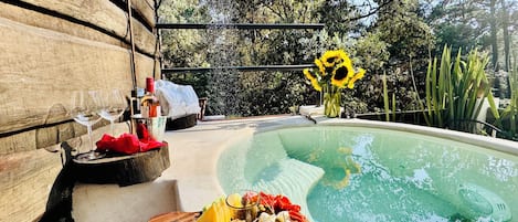 Indoor spa tub