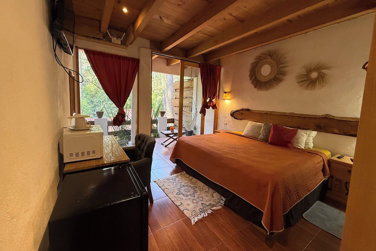 Deluxe Room, 1 King Bed | Desk, laptop workspace, bed sheets