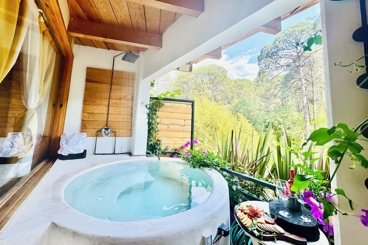 Suite, 1 King Bed, Hot Tub | Private spa tub