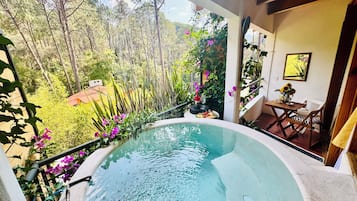 Suite, 1 cama King size, hidromasaje | Terraza o patio