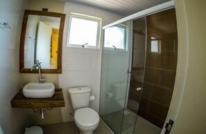 Ducha, artículos de tocador gratuitos, secador de pelo, toallas