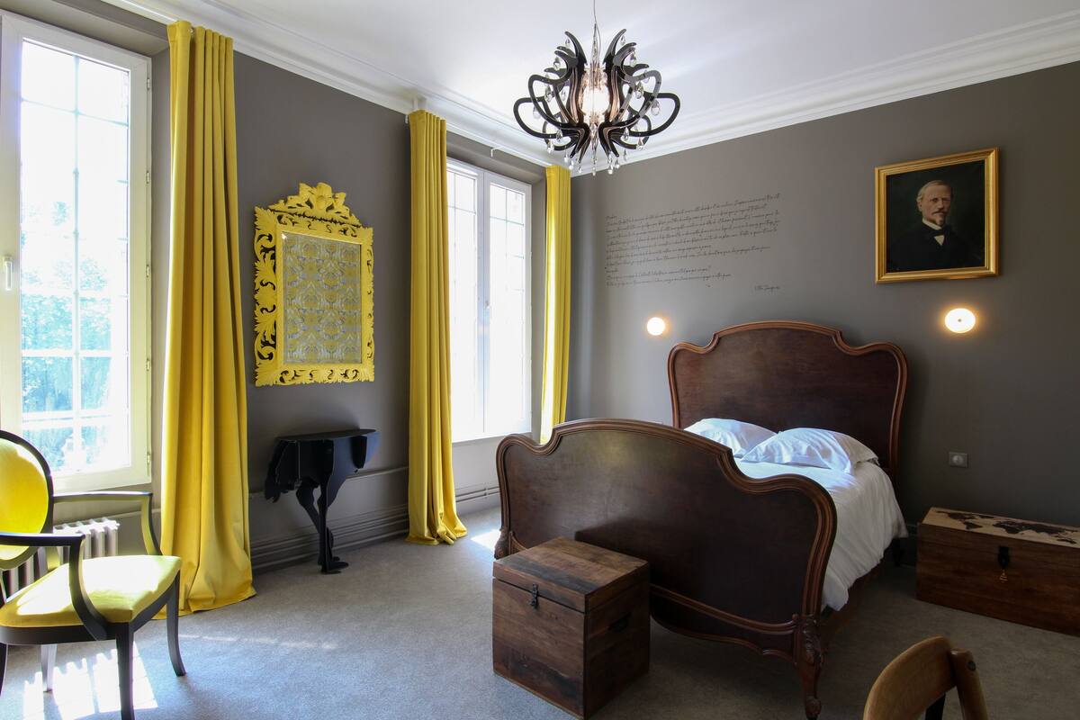 superior double room, garden view (château) | 1 bedroom, individually decorated, individually furnished, desk