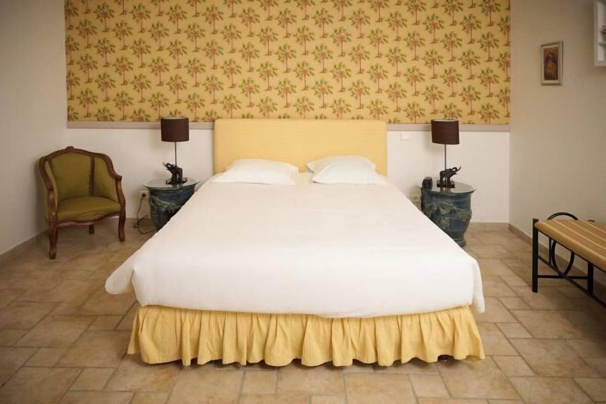 1 chambre, décoration personnalisée, ameublement personnalisé, bureau