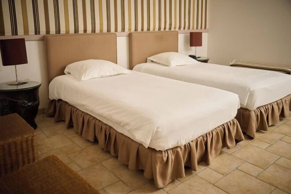 1 chambre, décoration personnalisée, ameublement personnalisé, bureau