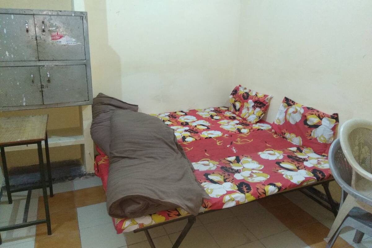 Caja de seguridad en la habitación y escritorio