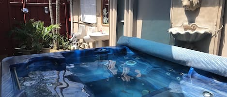 Bain à remous extérieur