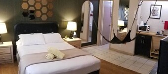 Inn Leather Guest House - Male Only LGBT