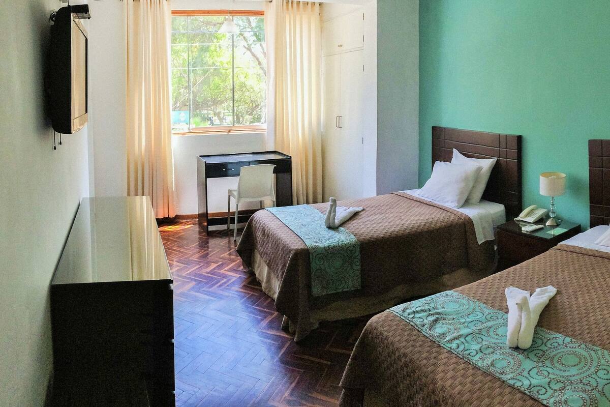 Quarto duplo | Frigobar, cofres nos quartos, escrivaninha, Wi-Fi de cortesia