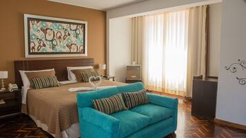 Executive Double Room | Minibar, in-room safe, desk, free WiFi