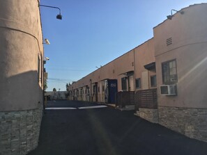 Exterior - Mid City inn (Los Angeles)