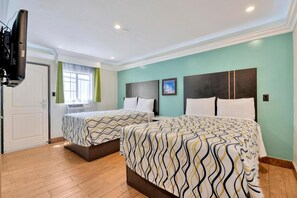 Desk, iron/ironing board, free WiFi, bed sheets - Mid City inn (Los Angeles)