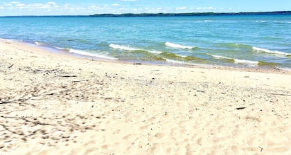 Elk Rapids Lakeshore Inn