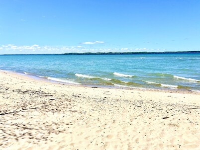 Elk Rapids Lakeshore Inn