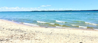 Elk Rapids Lakeshore Inn