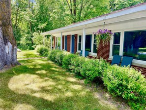 Exterior - Elk Rapids Lakeshore Inn (Williamsburg)