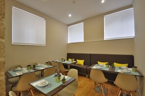 Daily buffet breakfast (EUR 14 per person) - Porto Charming Hotel (Porto)